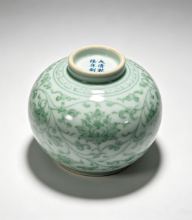 Chinese Qianlong-Style Green Enameled Porcelain Jar with Lotus Scrolls, Marked "Da Qing Qianlong Zhi"